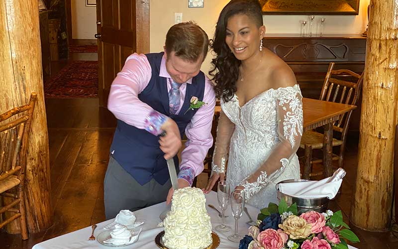 new married couple cutting the cake at the overlook inn in north georgia